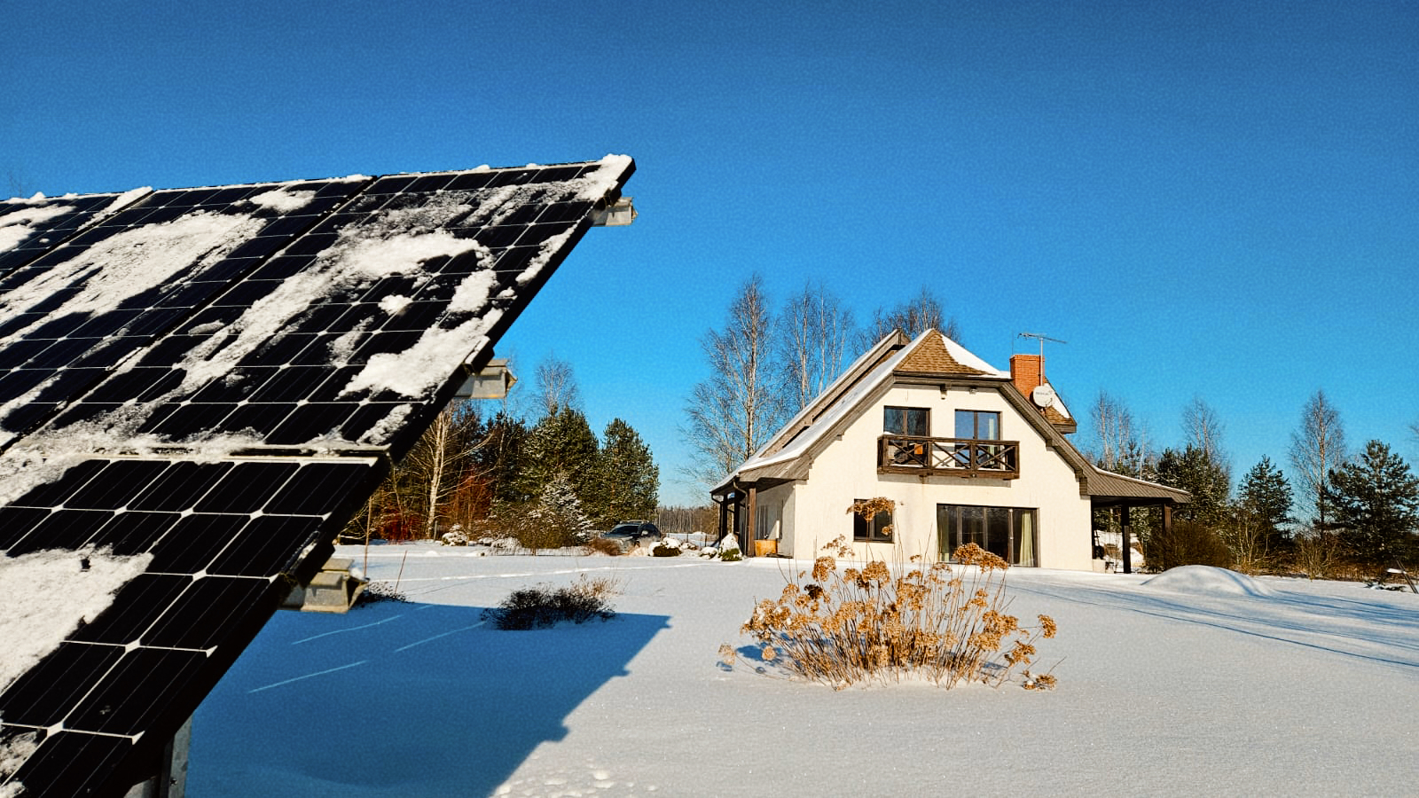 Māja Vāverēni - māja un saules paneļi